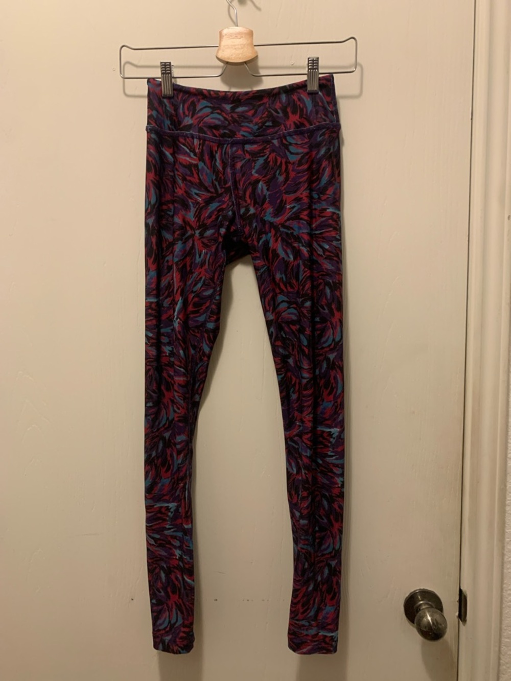 Beyond Yoga Purple and Blue Printed Leggings